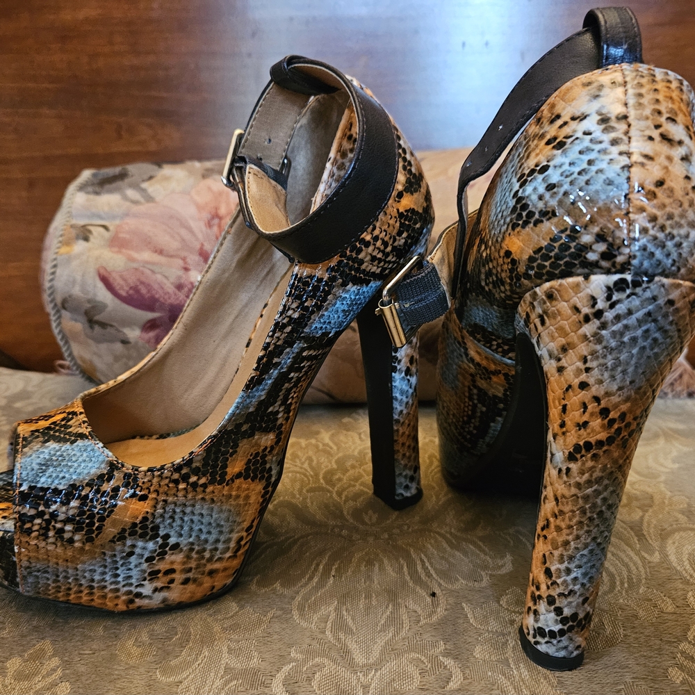 Chic Turquoise & Orange Platform Heels